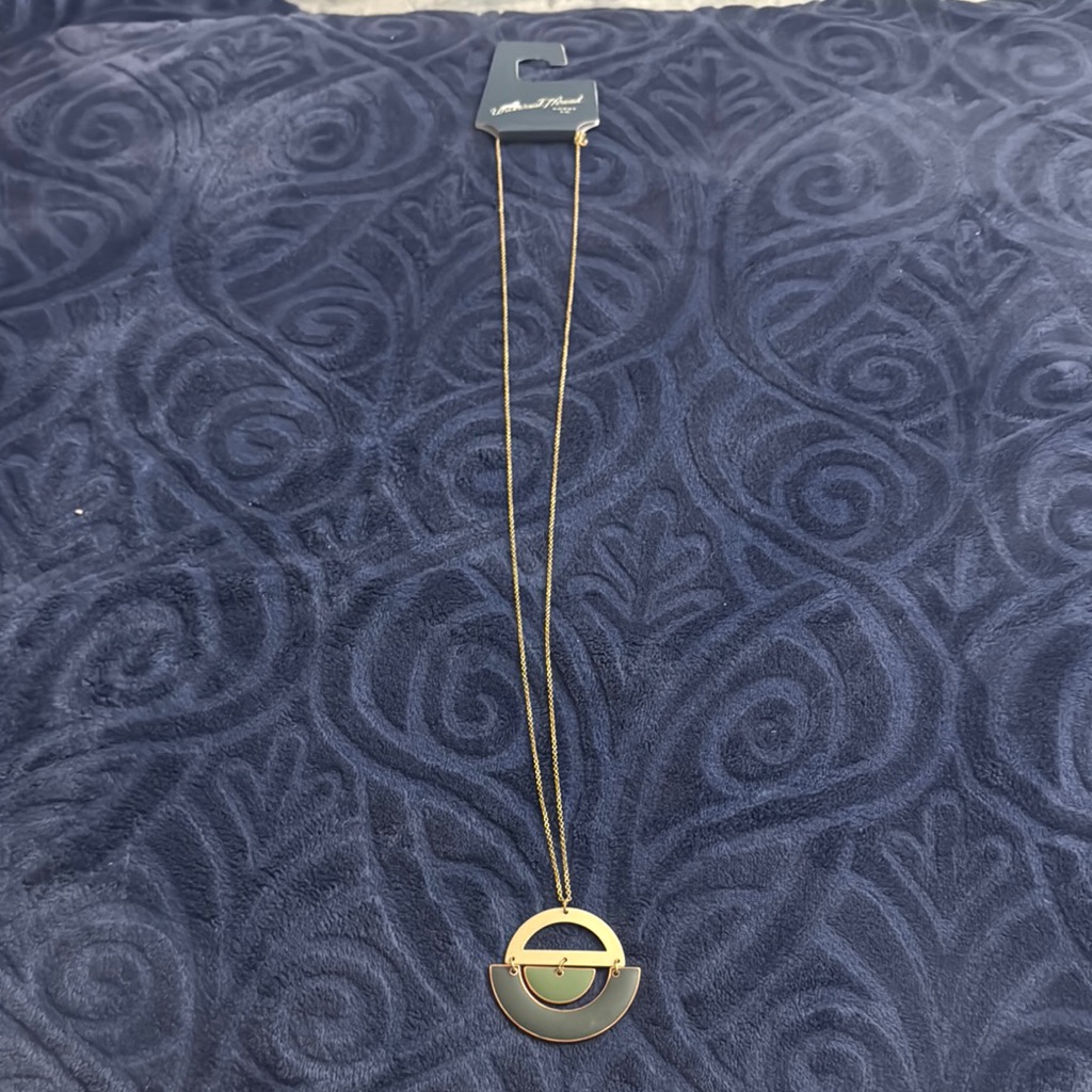 Universal Thread Goods Co Gold And Green Geometric Necklace 14$
